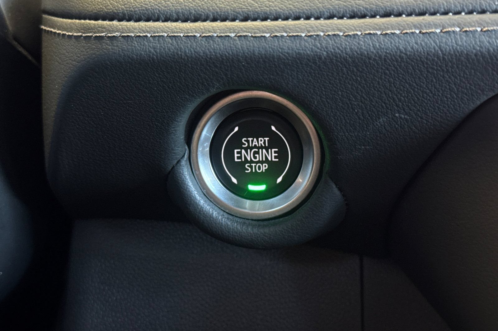 Used 2025 Chevrolet Suburban LT RWD image 33