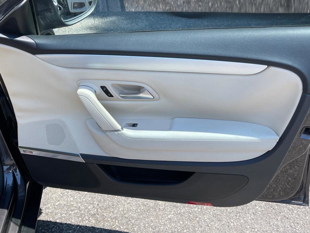 Used 2009 Volkswagen CC Luxury image 33