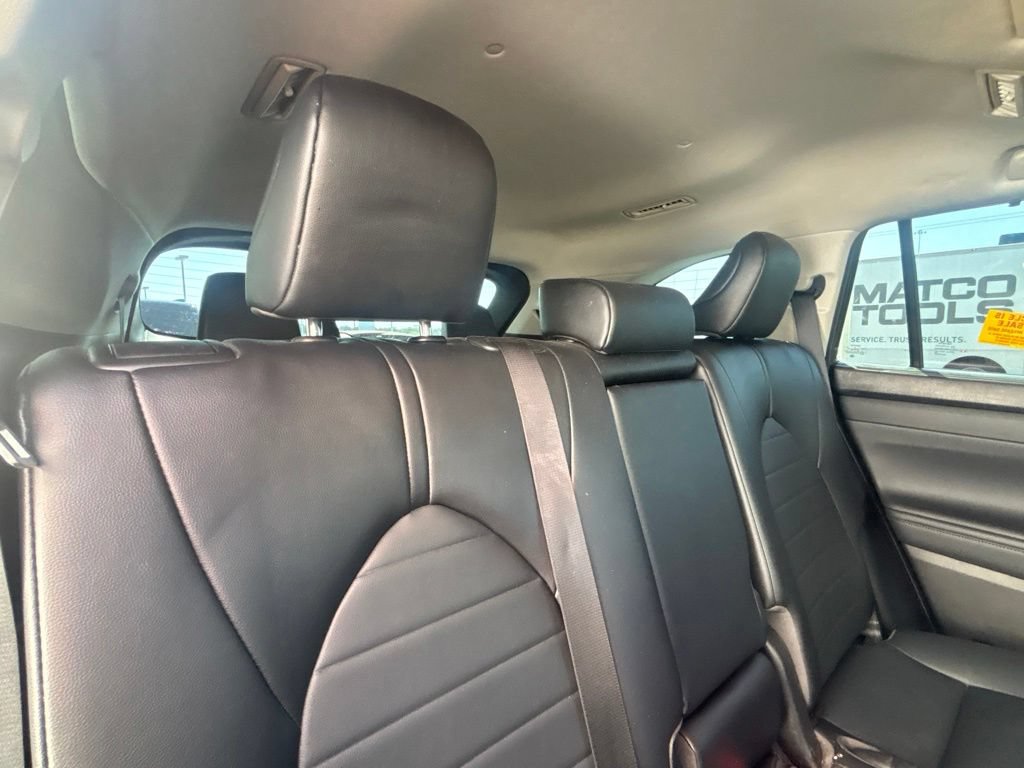 Used 2022 Toyota Highlander XLE AWD/4WD image 29