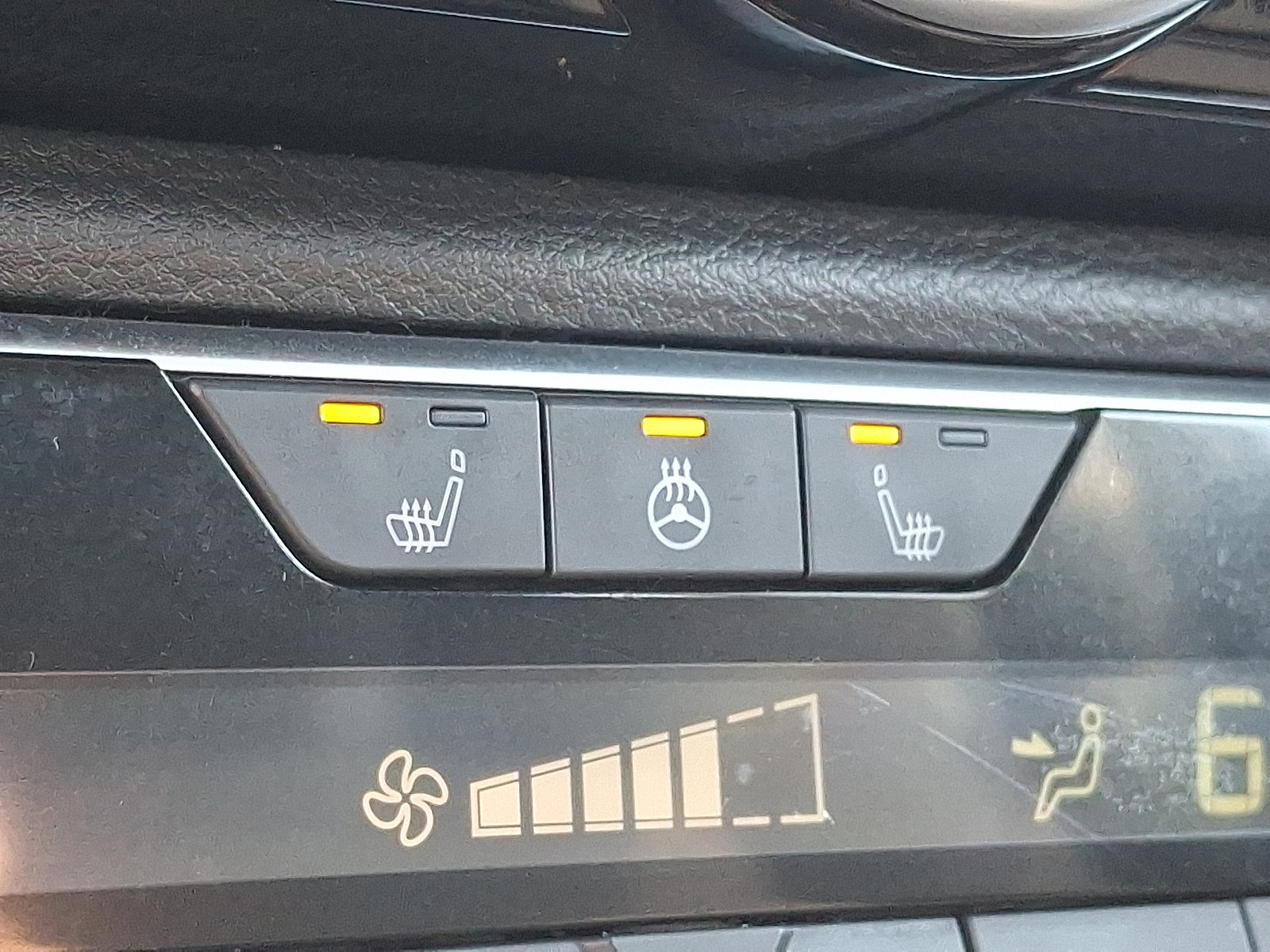 Used 2025 Nissan Sentra SV w/ All-Weather Package FWD image 24