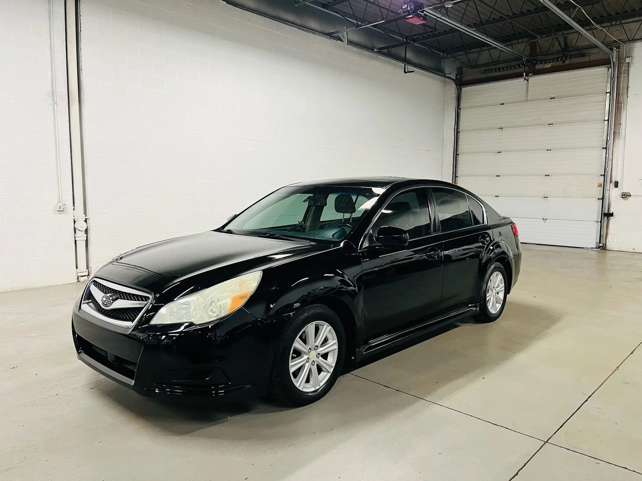 Used 2010 Subaru Legacy 2.5i Premium image 2