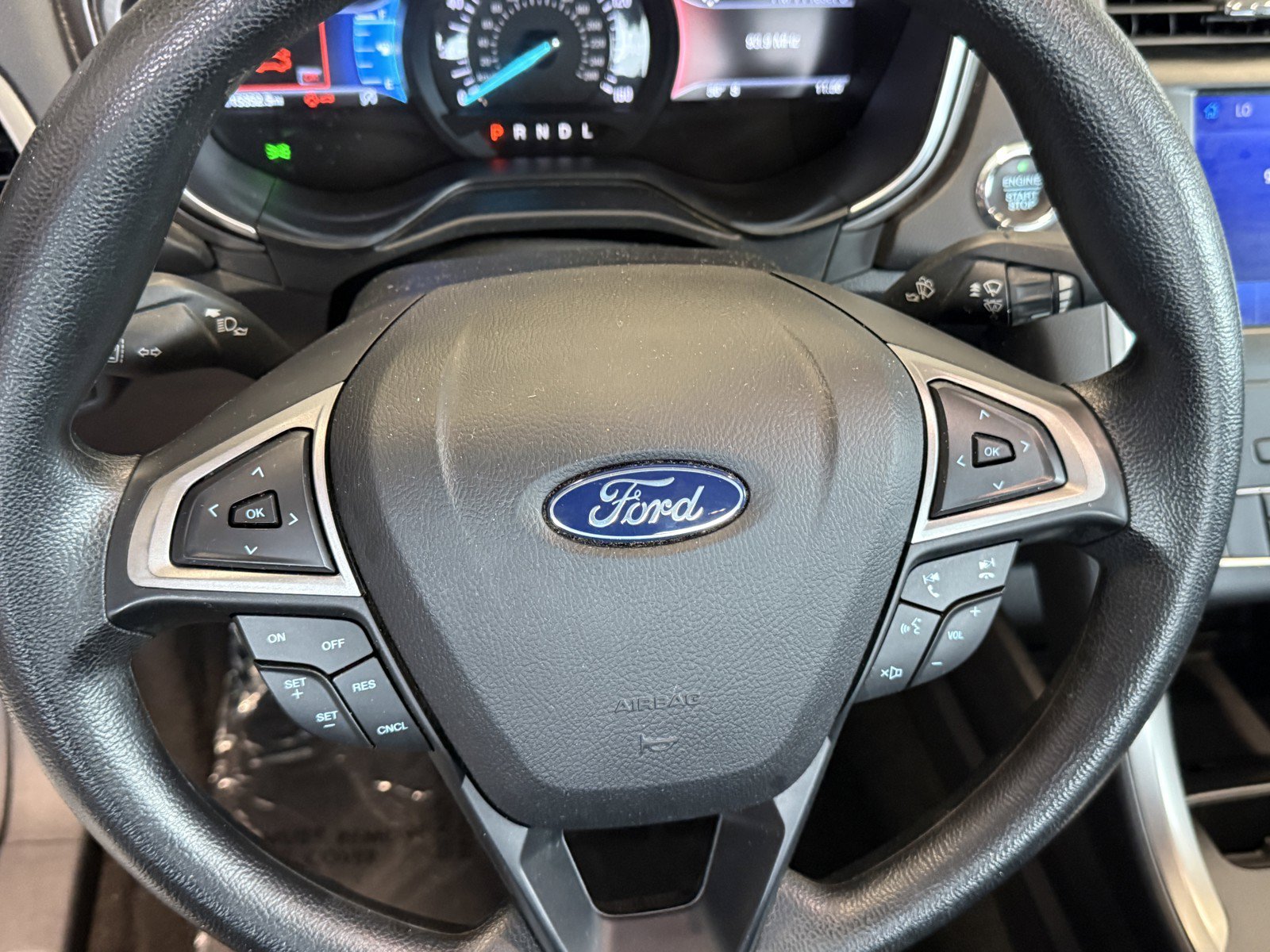 Used 2020 Ford Fusion SE FWD image 21