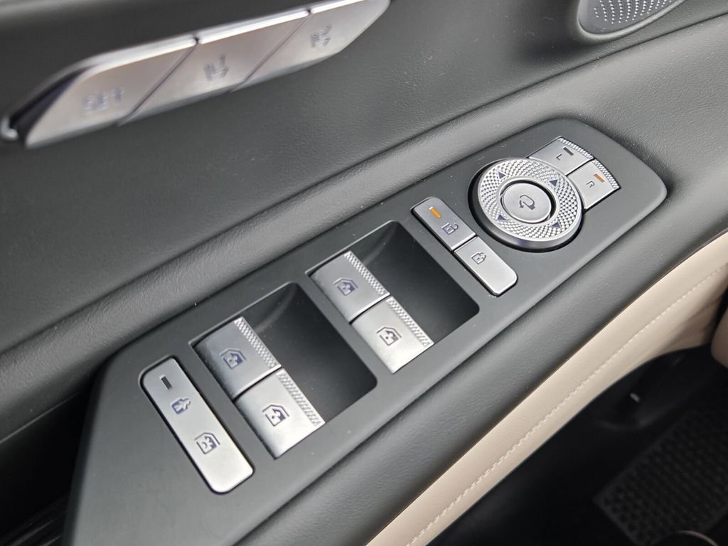 Used 2025 Genesis GV80 3.5T Prestige image 28