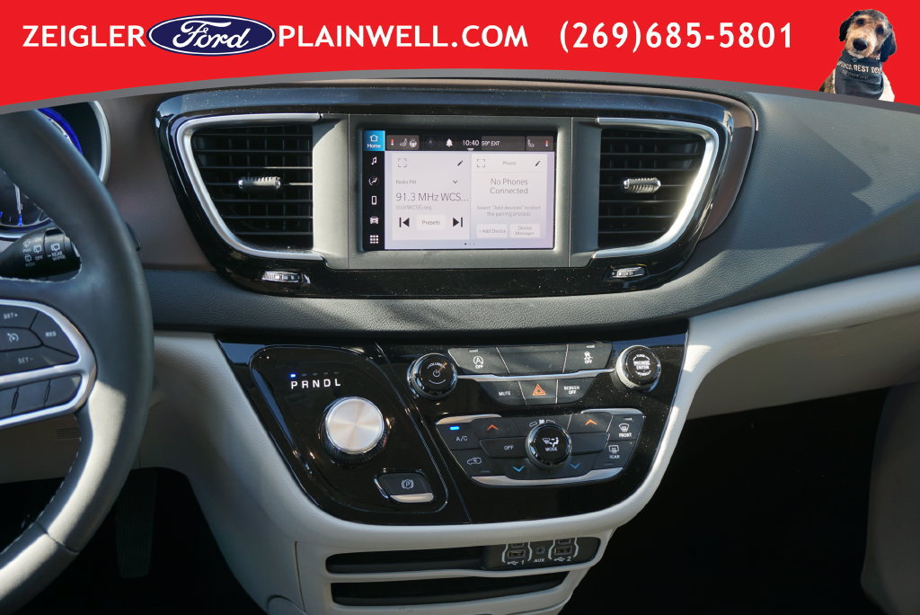 Used 2023 Chrysler Voyager LX FWD image 17