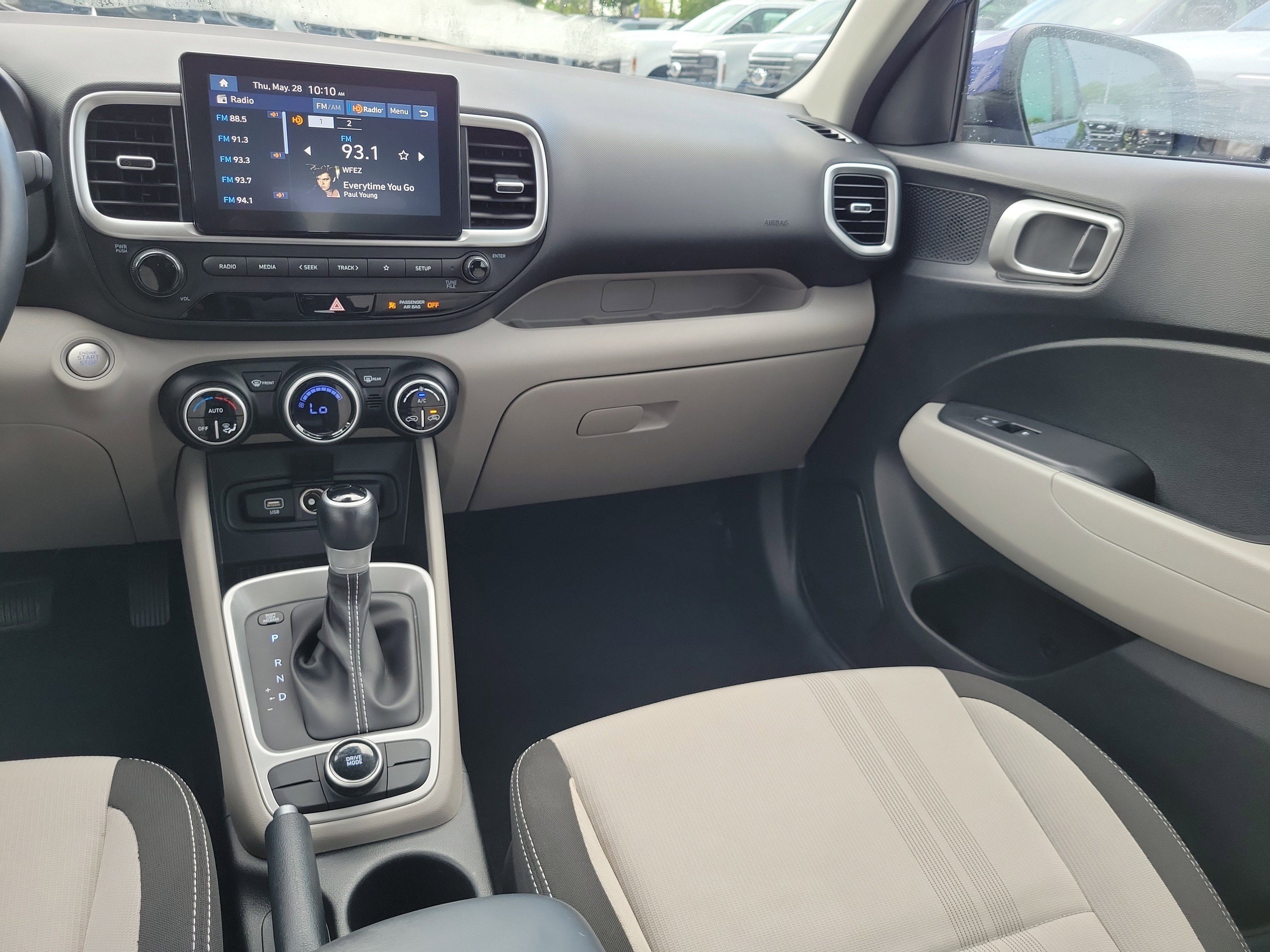 Used 2025 Hyundai Venue FWD image 17