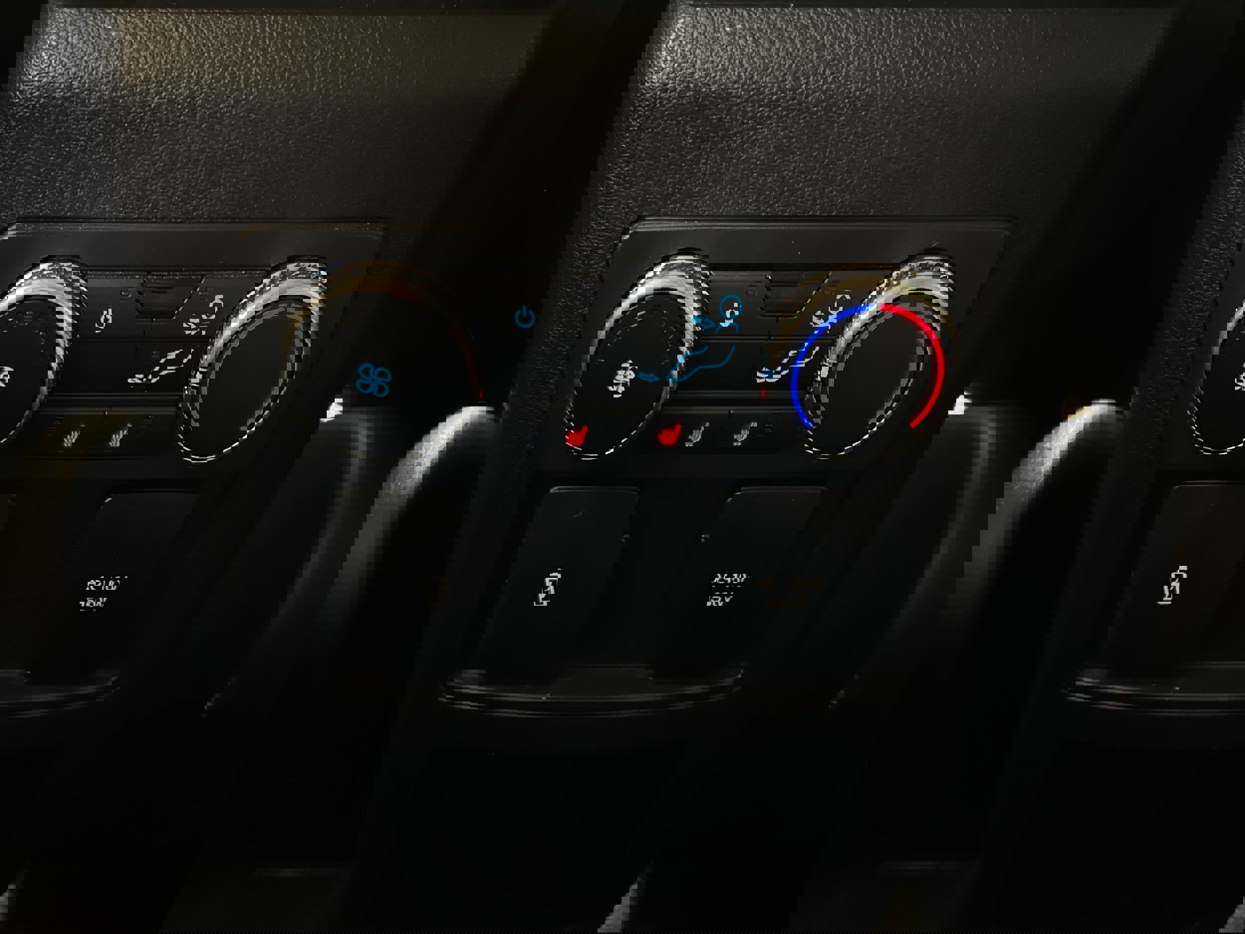 Used 2020 Ford Explorer Limited image 32