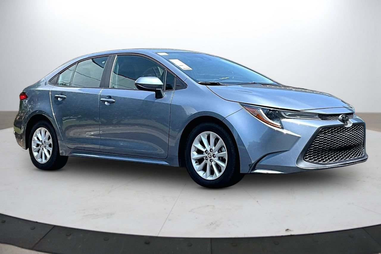 Used 2021 Toyota Corolla LE w/ LE Convenience Package FWD image 2