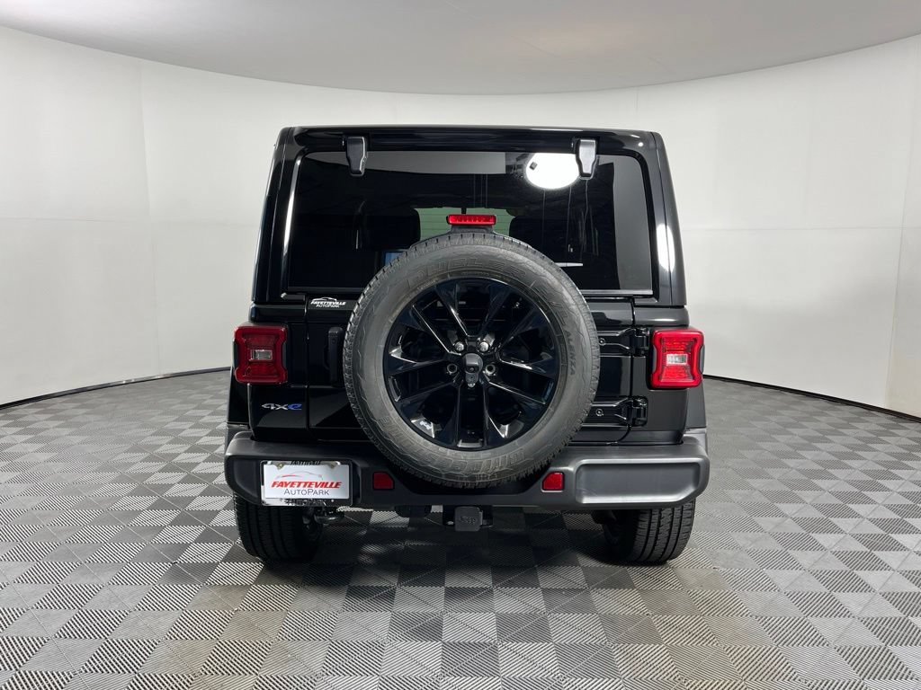 Used 2021 Jeep Wrangler Unlimited Sahara w/ Cold Weather Group AWD/4WD image 12