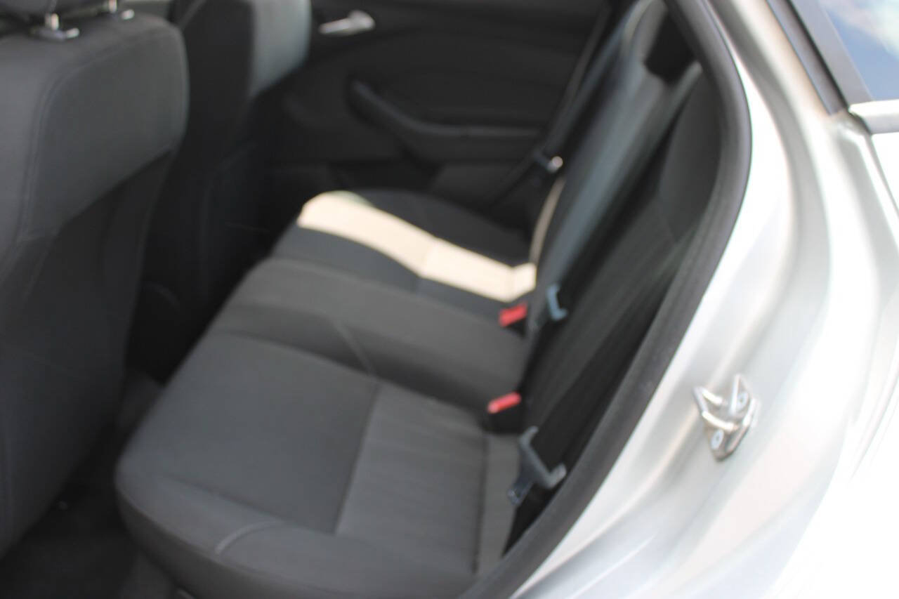 Used 2018 Ford Focus SE FWD image 10