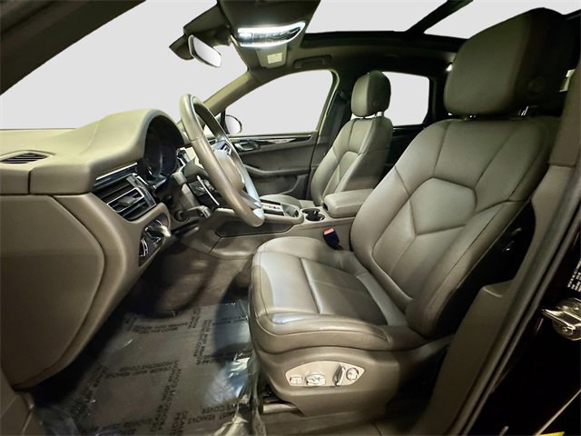 Used 2025 Porsche Macan image 22