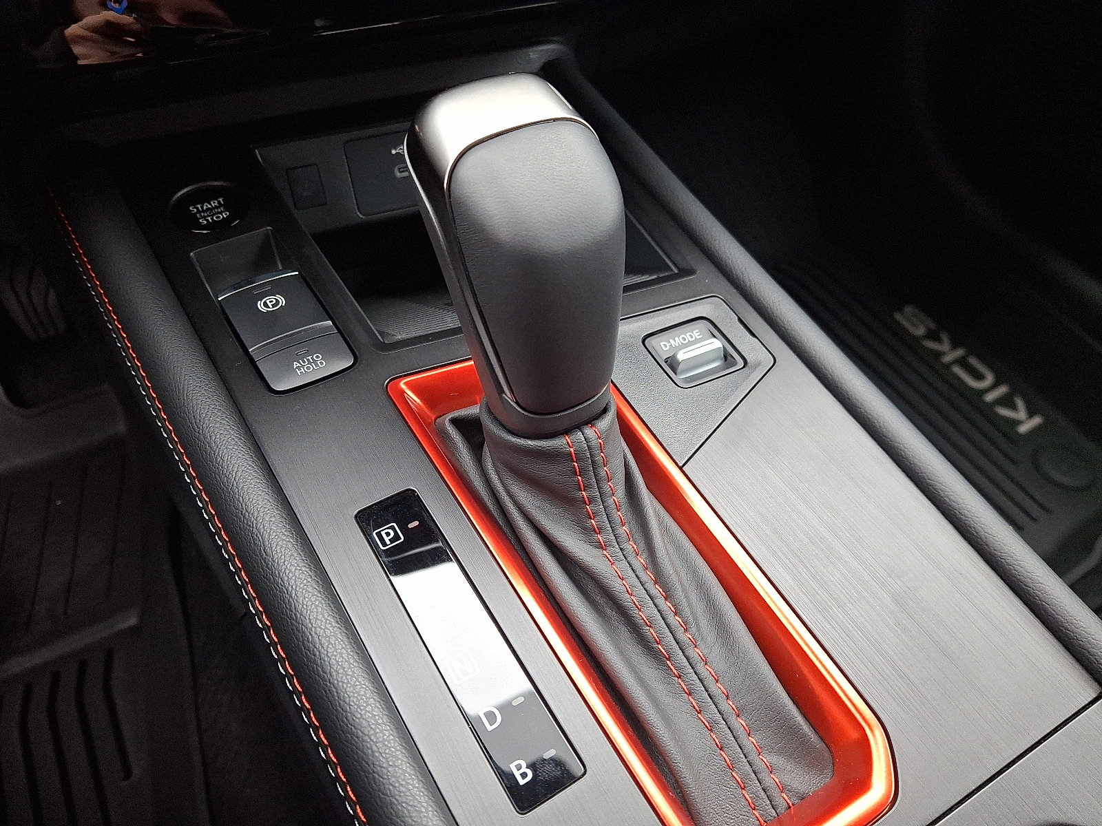 New 2026 Nissan Kicks SR w/ Cold Weather Package image 7