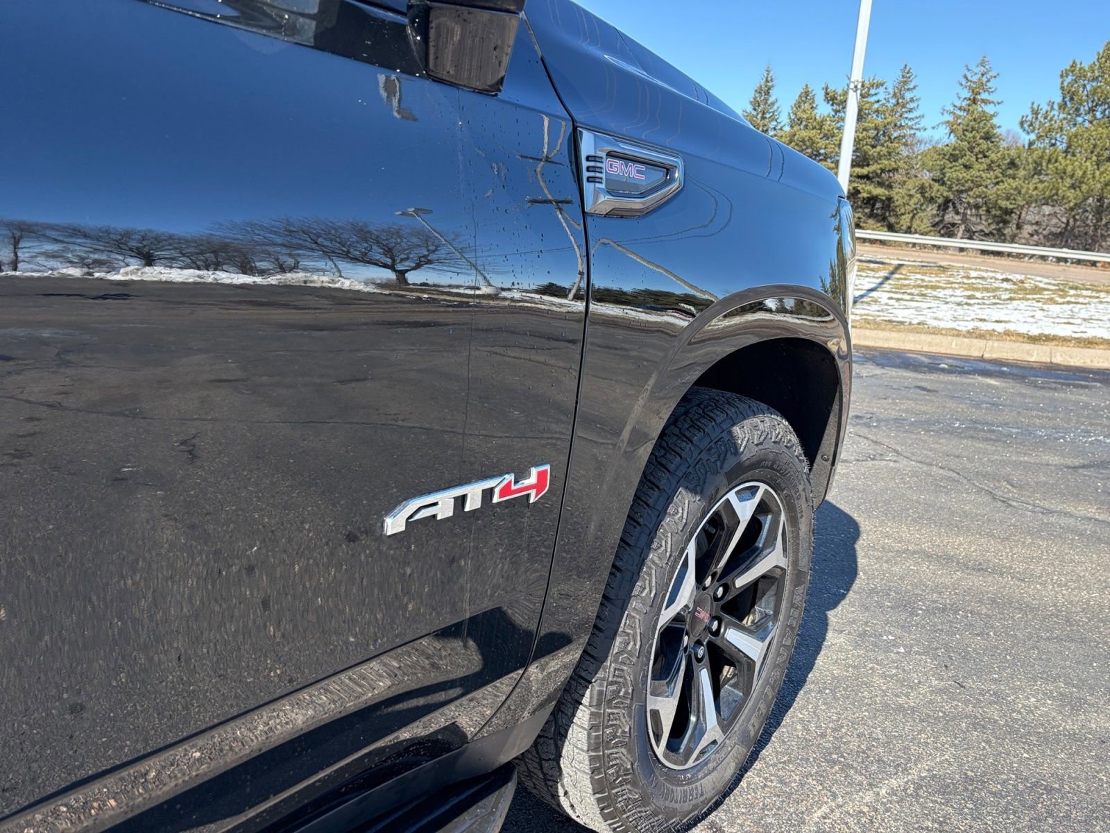 Used 2025 GMC Yukon XL AT4 image 16