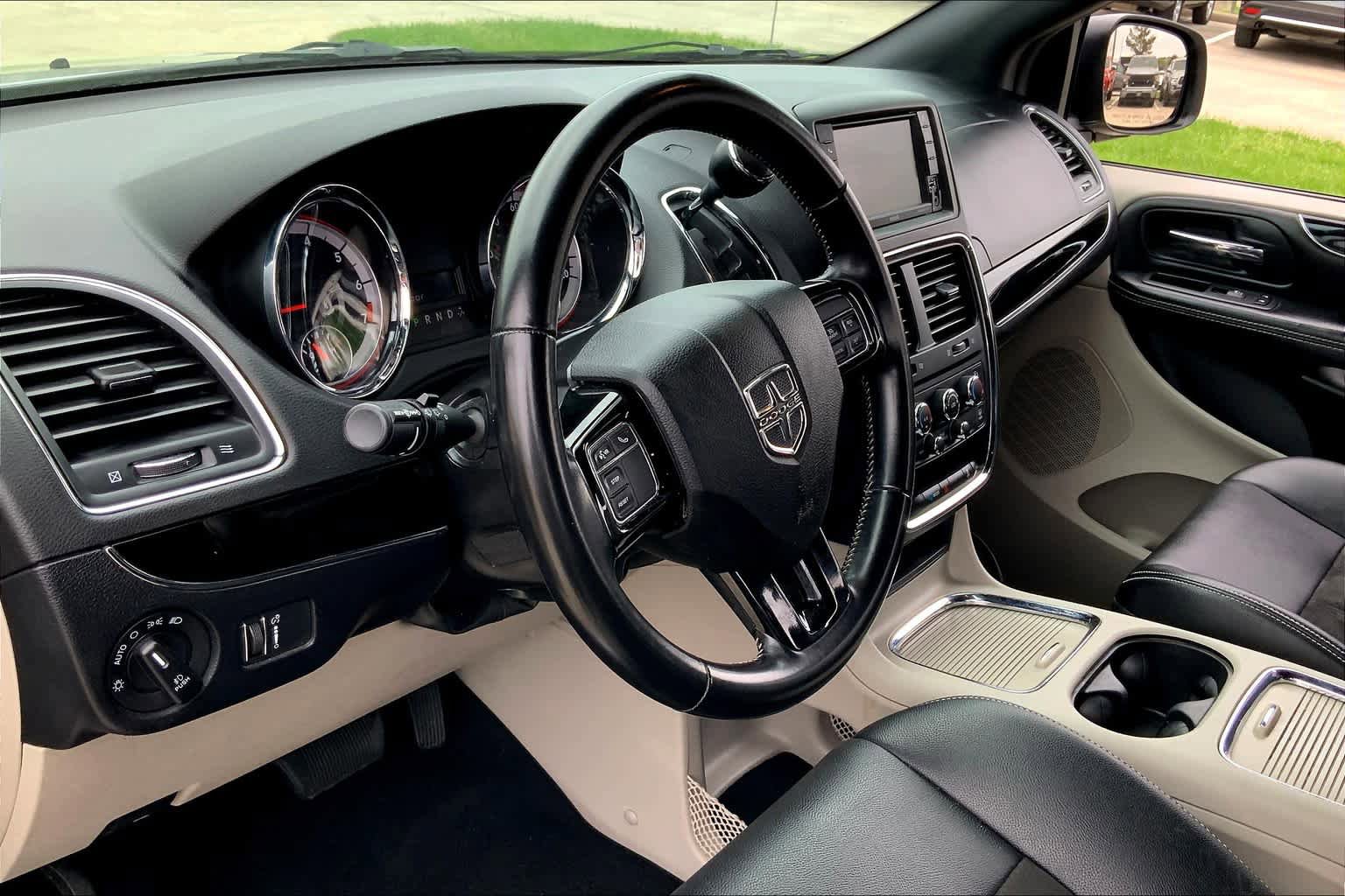Used 2020 Dodge Grand Caravan SXT image 15
