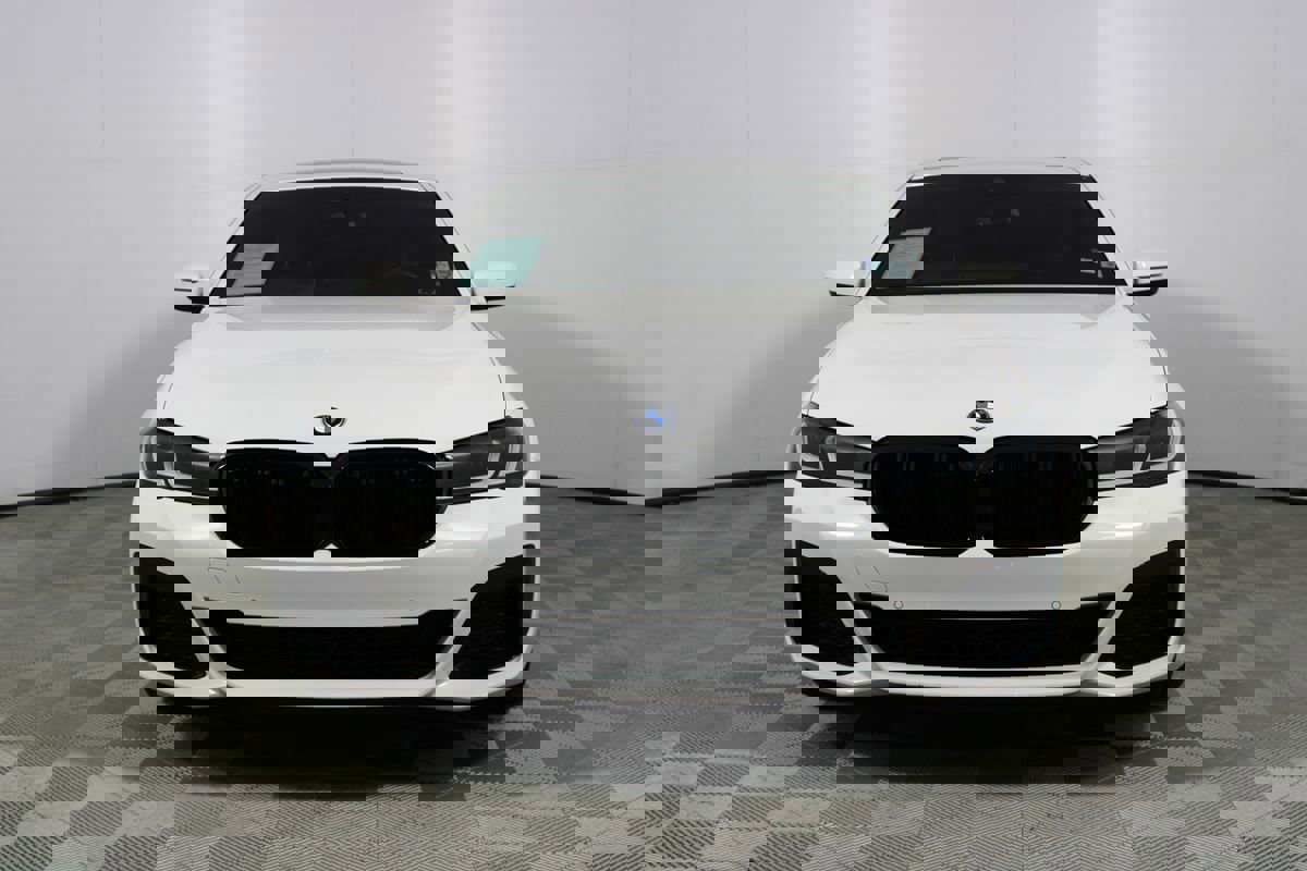 Used 2023 BMW 530e 530e w/ M Sport Package image 34