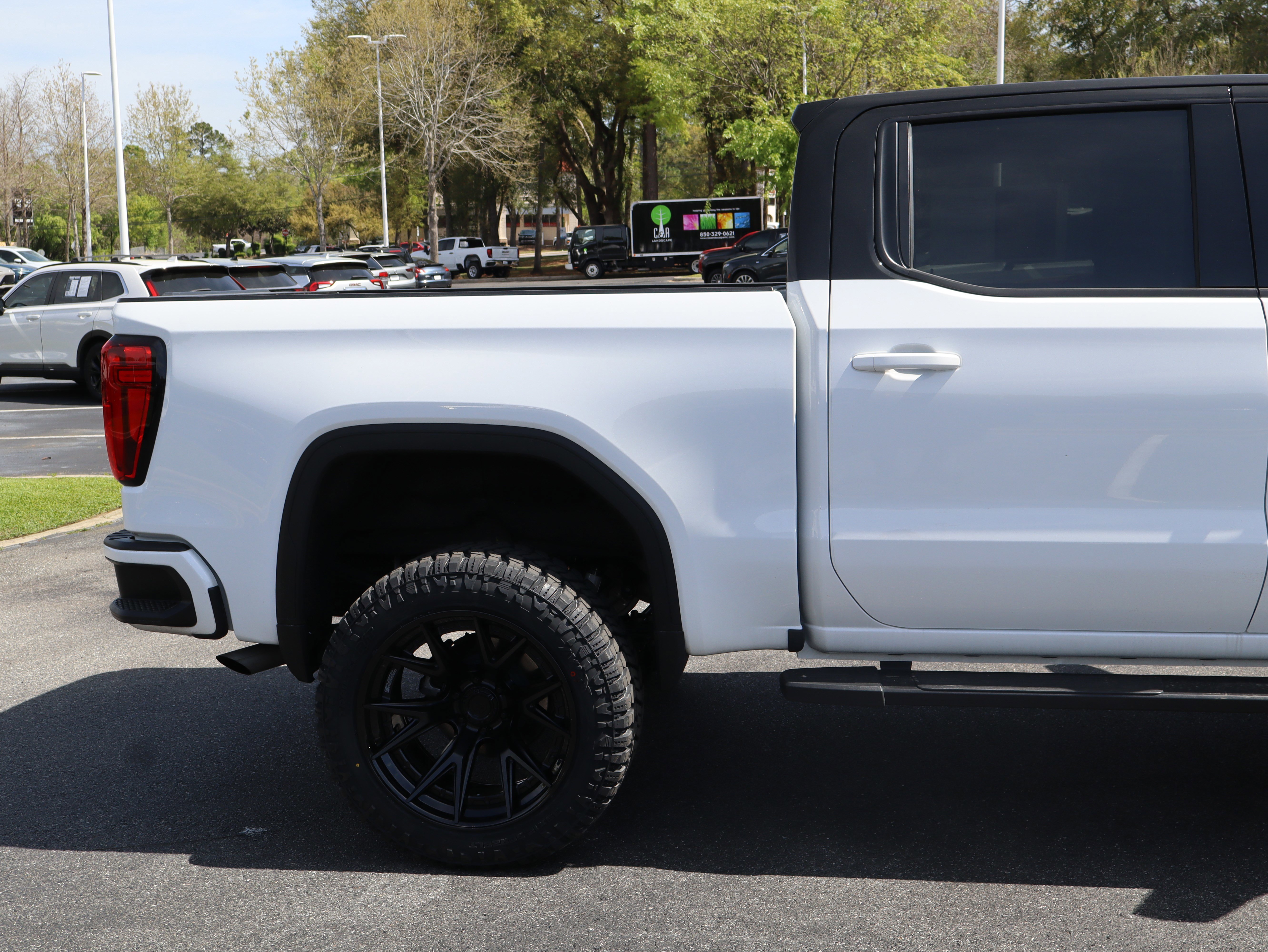 Used 2025 GMC Sierra 1500 Elevation AWD/4WD image 10