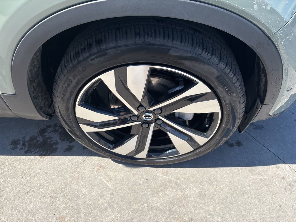 Used 2025 Volvo XC40 B5 Ultra w/ Protection Package Premier image 12