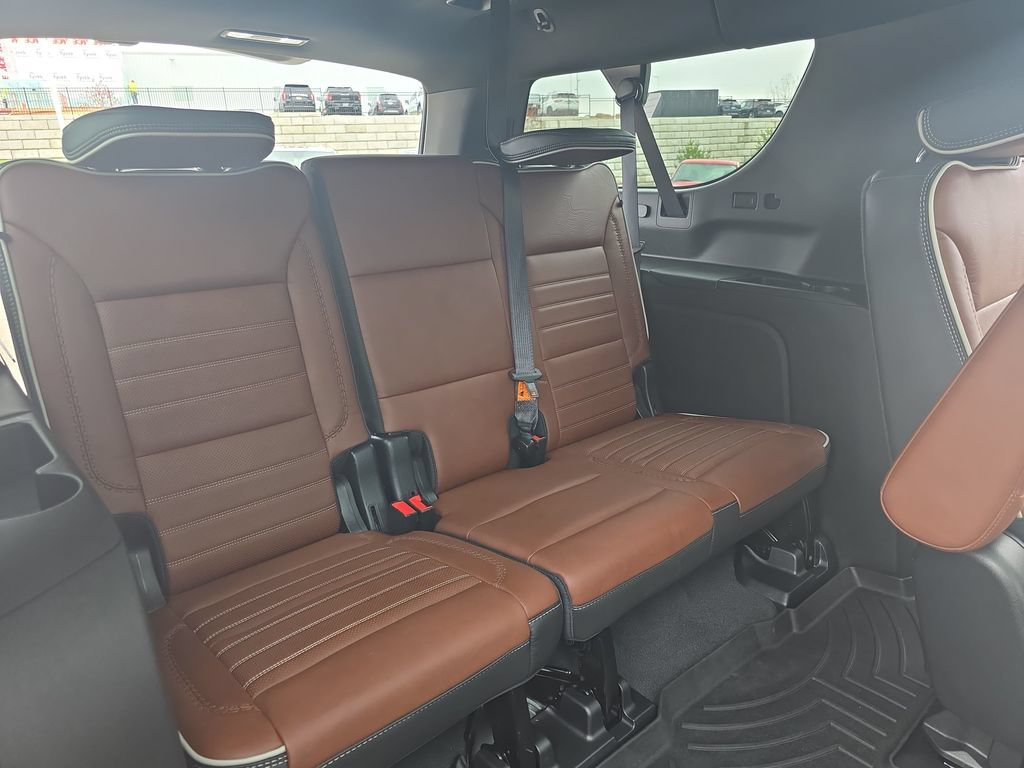 Certified 2023 GMC Yukon XL Denali Ultimate AWD/4WD image 3