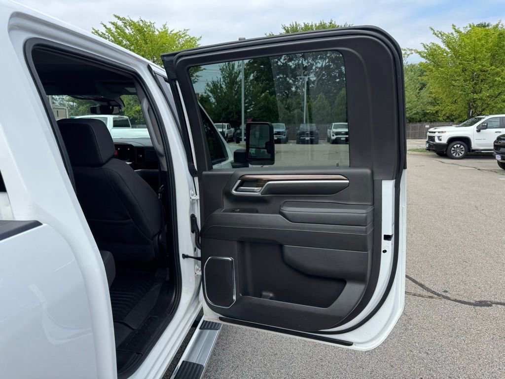 Used 2024 Chevrolet Silverado 2500 LT image 20