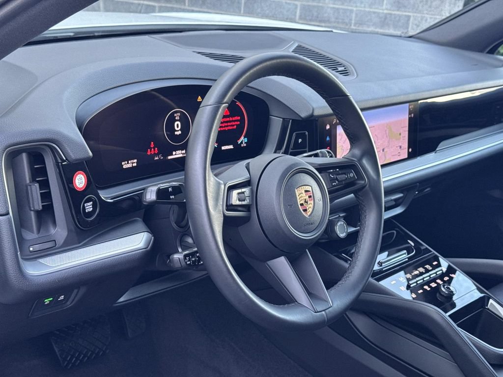 Used 2024 Porsche Cayenne w/ Premium Package AWD/4WD image 20