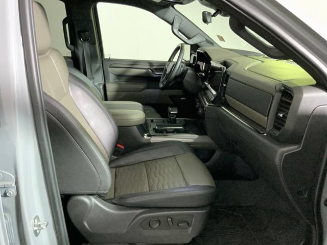 Used 2024 Chevrolet Silverado 1500 ZR2 w/ Technology Package AWD/4WD image 32