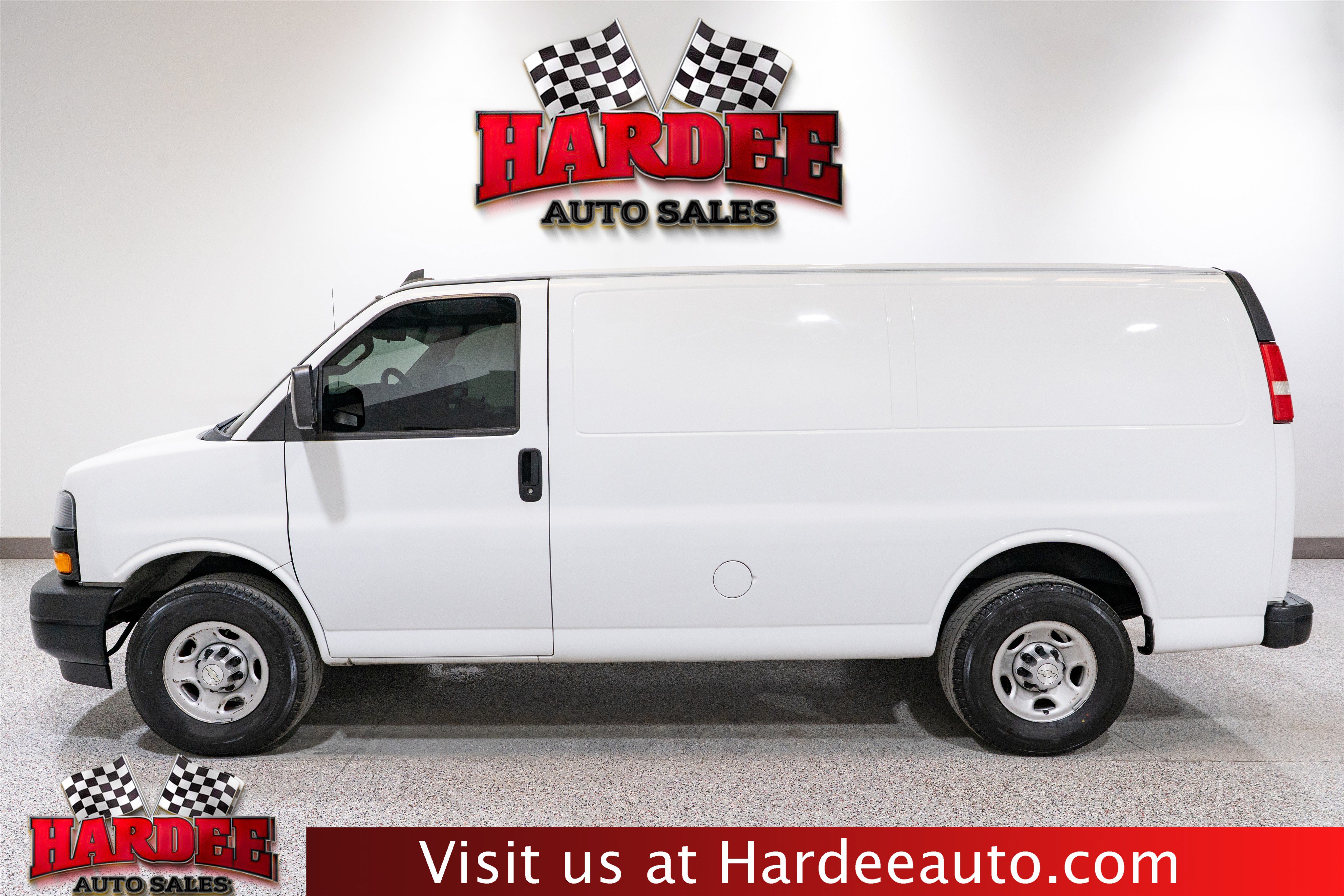 Used 2021 Chevrolet Express 2500 RWD image 1