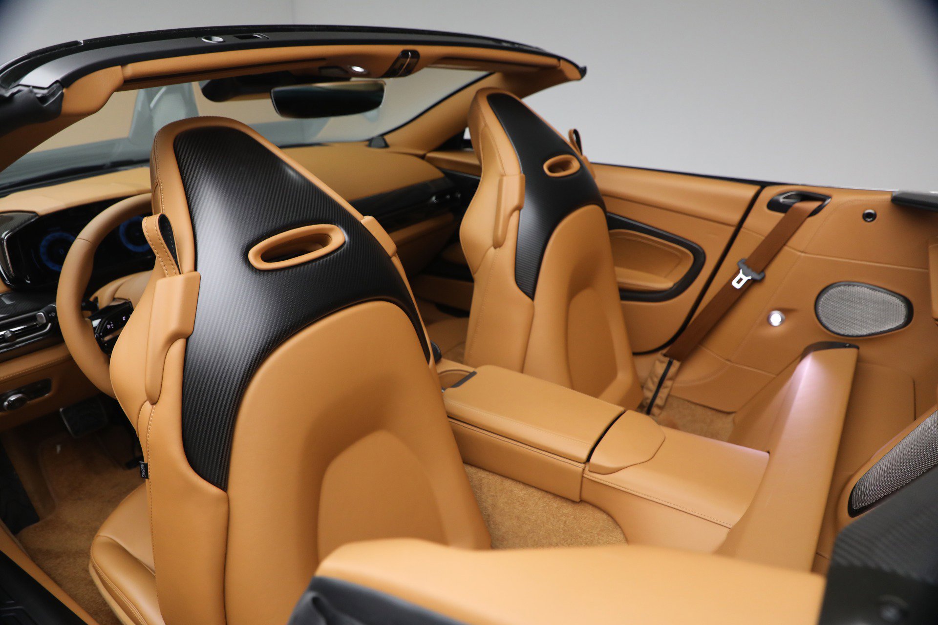 New 2026 Aston Martin Vanquish Volante image 31