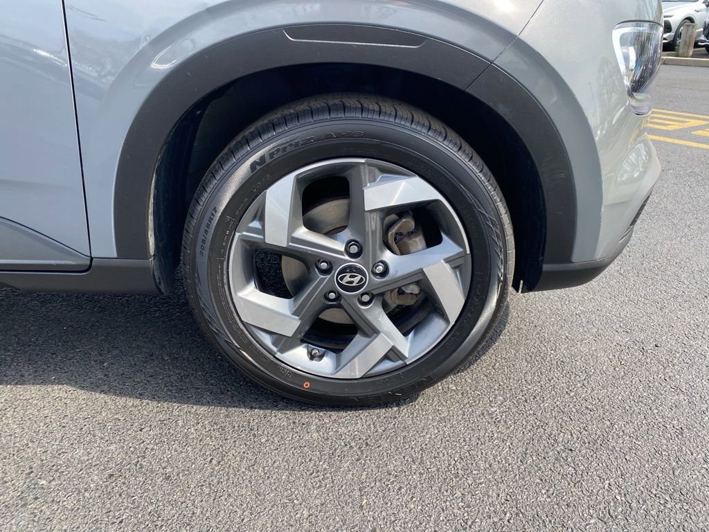 Certified 2022 Hyundai Venue SEL image 9