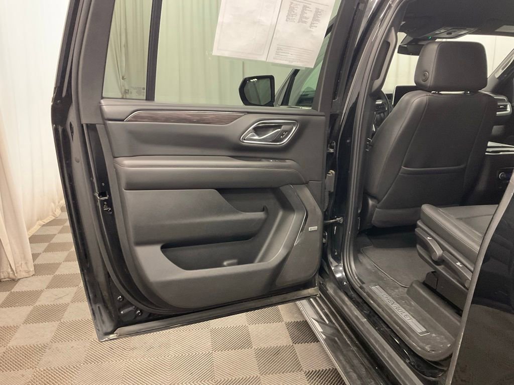 Used 2024 Chevrolet Suburban LT AWD/4WD image 25