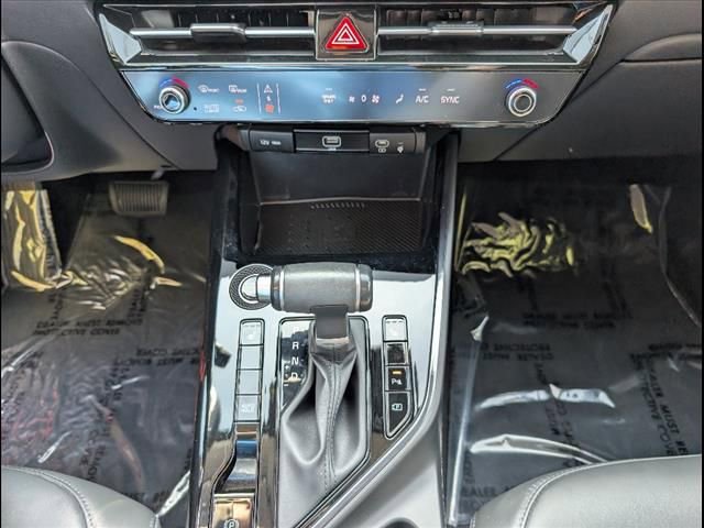 Used 2024 Kia Niro EX image 11