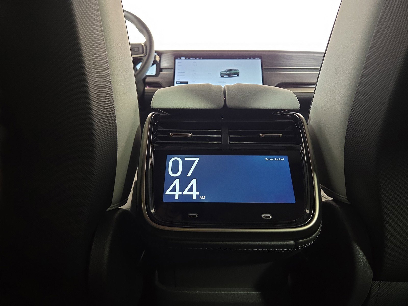 Used 2024 Rivian R1S Adventure image 30