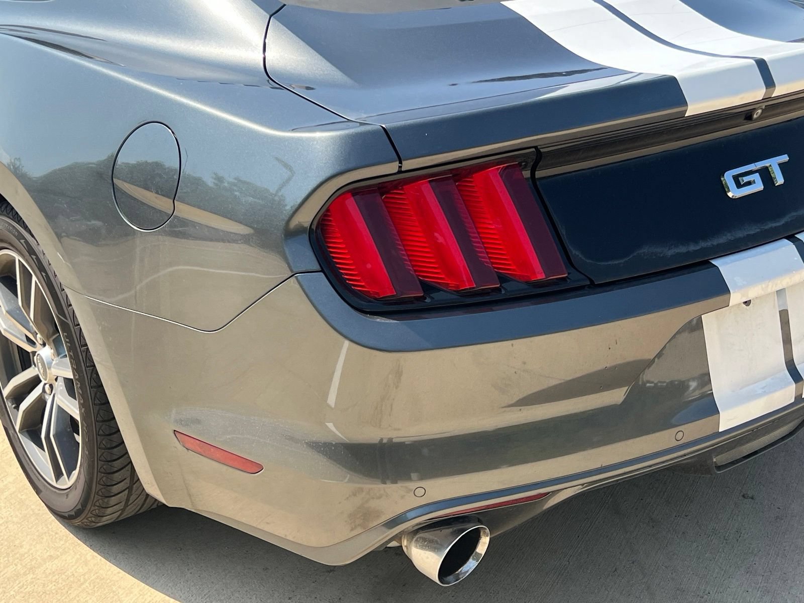 Used 2015 Ford Mustang GT RWD image 12
