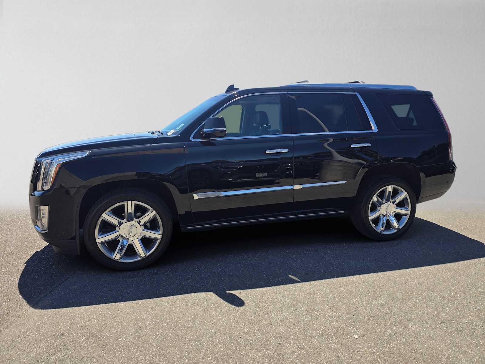 Used 2017 Cadillac Escalade Premium Luxury AWD/4WD image 6