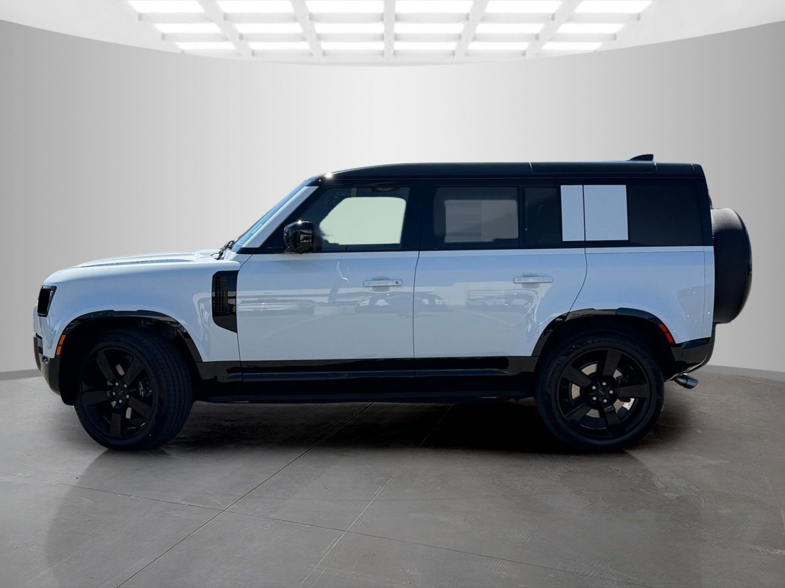 New 2026 Land Rover Defender 110 V8 AWD/4WD image 8