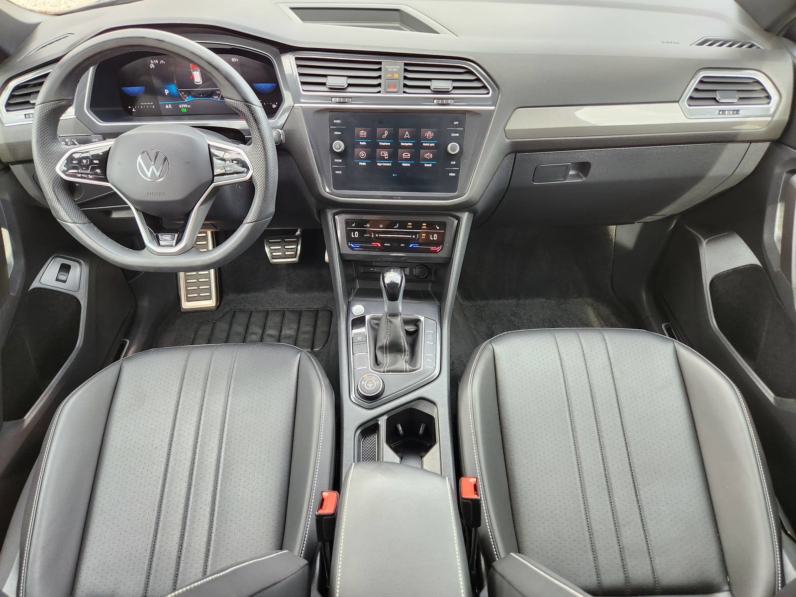 Used 2024 Volkswagen Tiguan SE R-Line AWD/4WD image 36
