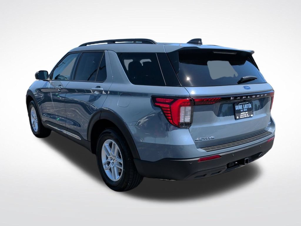 Used 2025 Ford Explorer Active AWD/4WD image 5