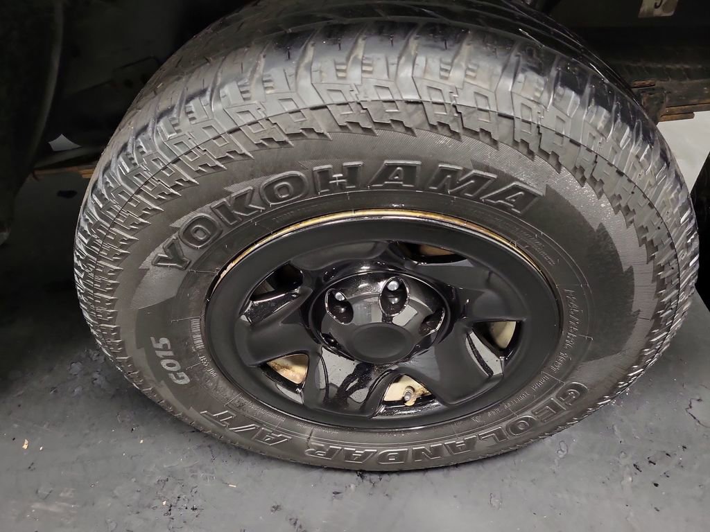 Used 2018 Toyota Tacoma SR image 10