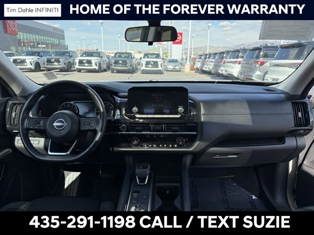 Used 2023 Nissan Pathfinder SV w/ SV Premium Package image 3