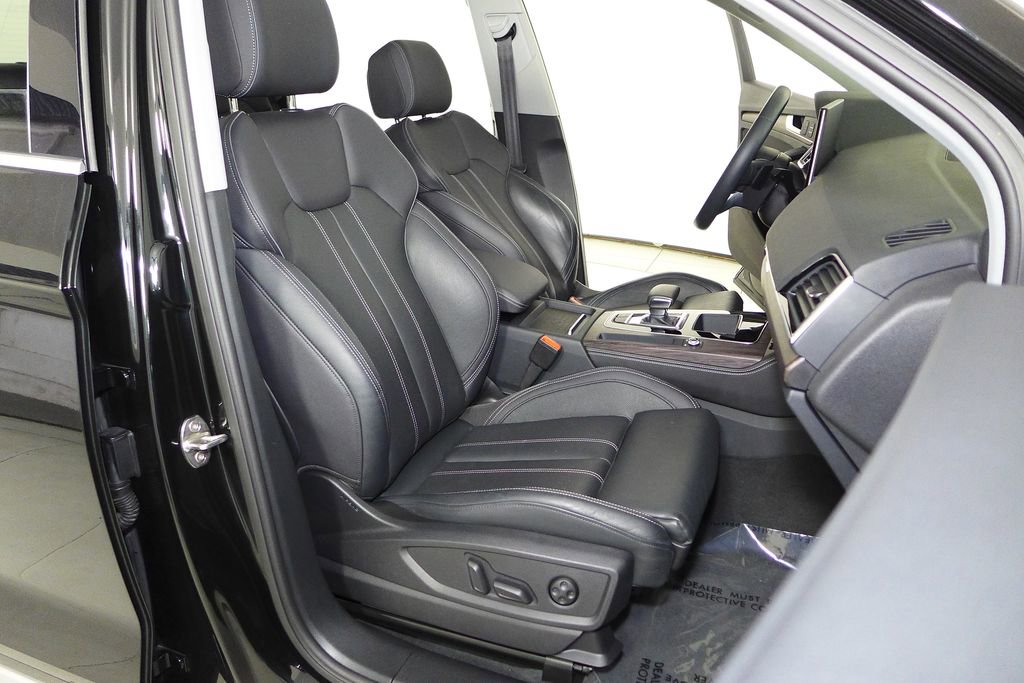 Used 2023 Audi Q5 Prestige w/ Prestige Package image 19