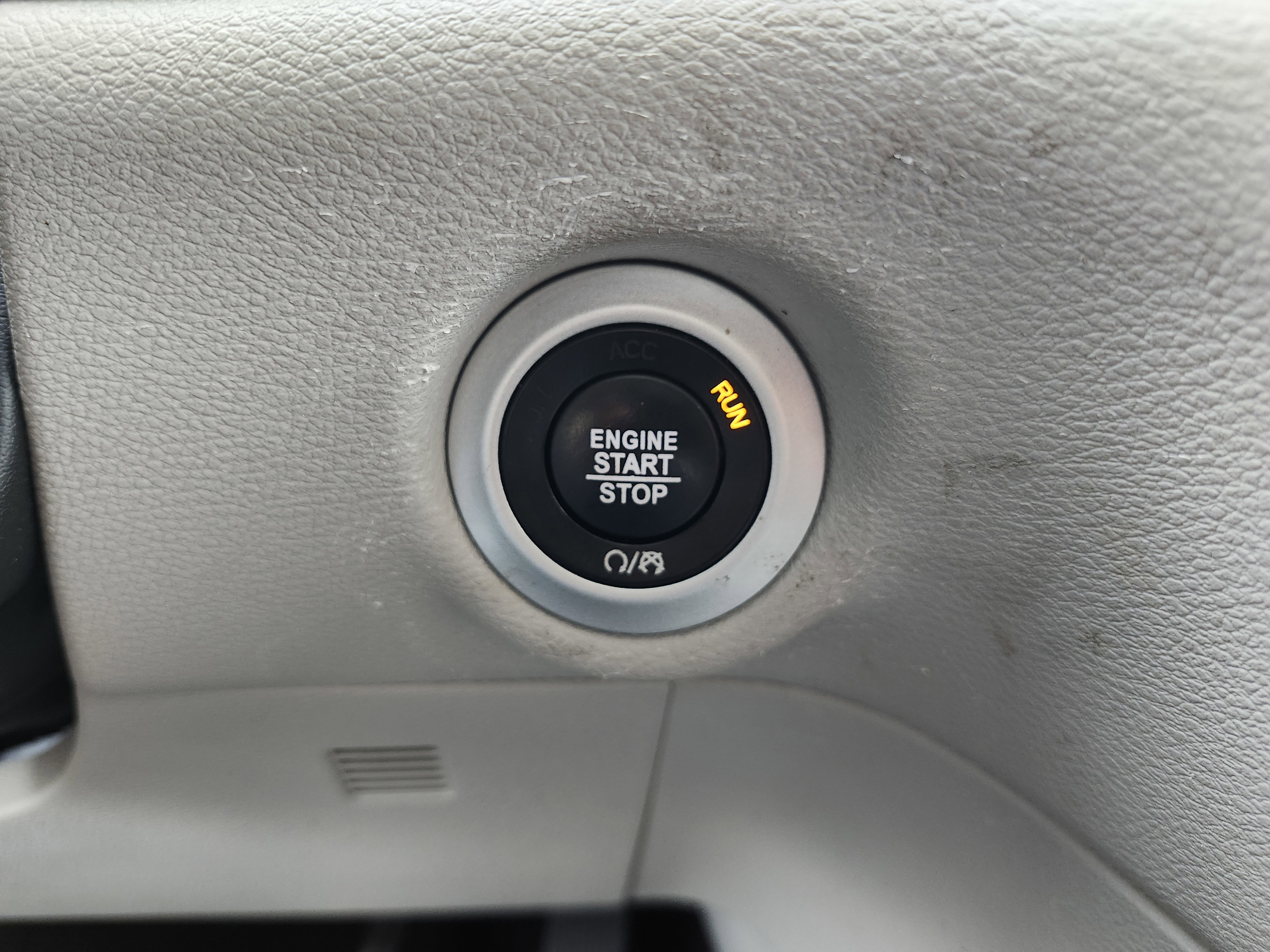 Used 2022 Chrysler Voyager LX image 27