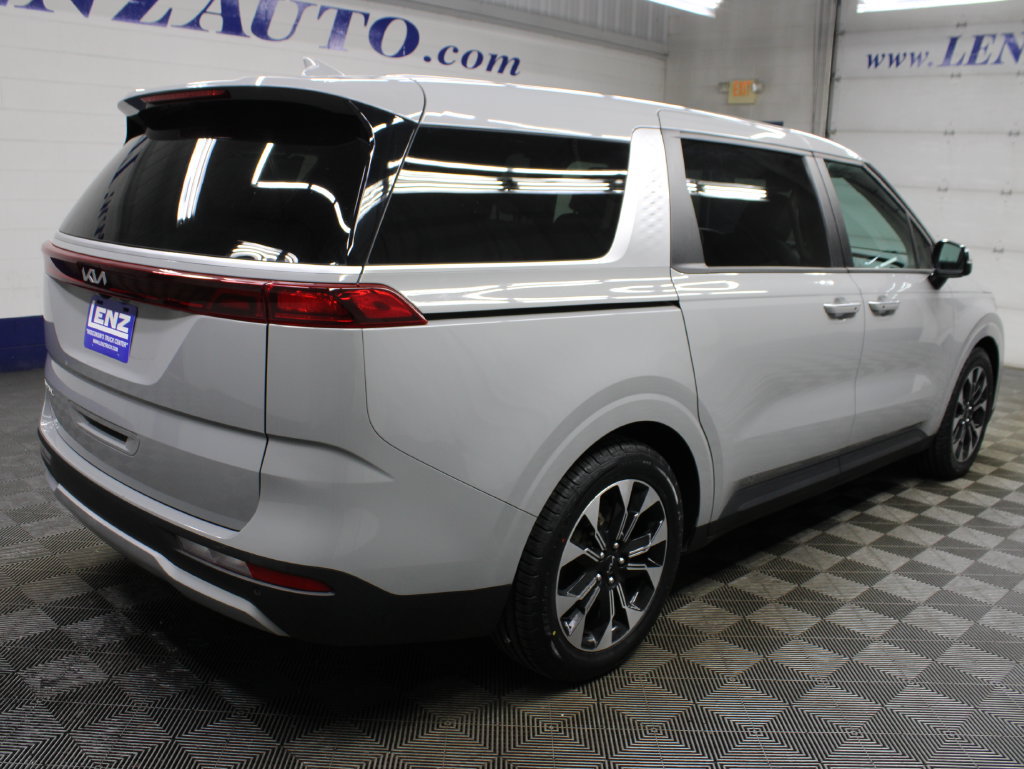 Used 2023 Kia Carnival EX FWD image 6