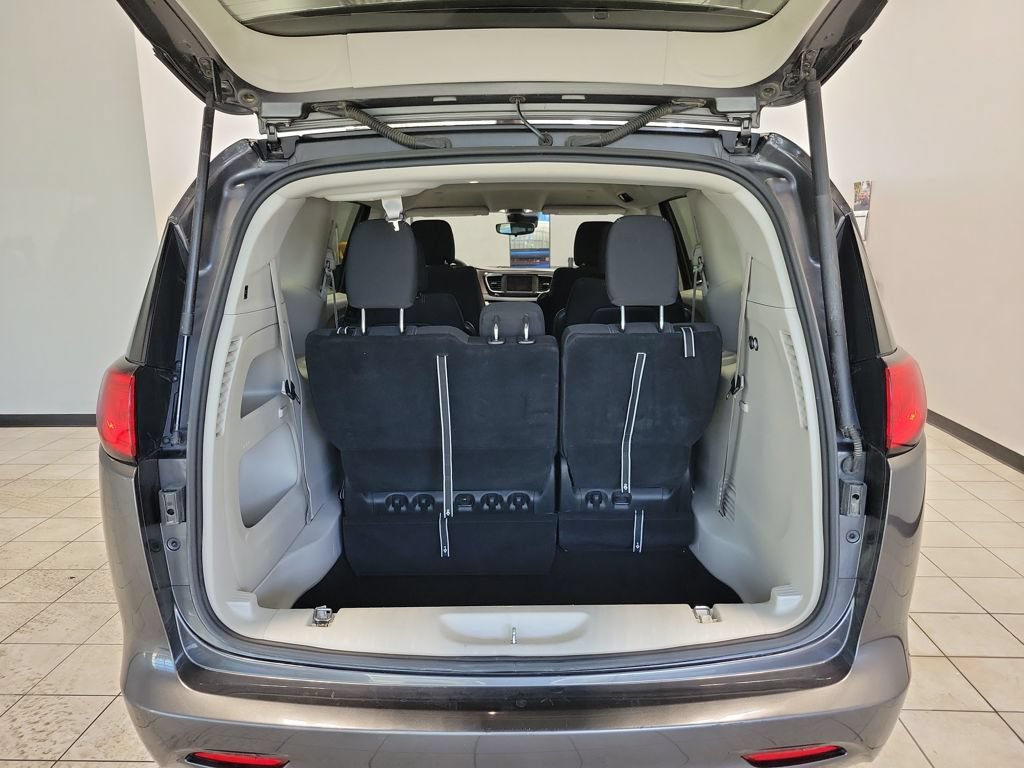 Used 2023 Chrysler Voyager LX FWD image 18