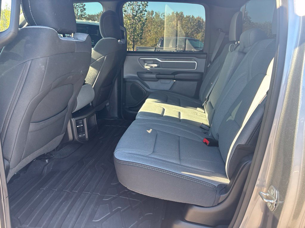 Used 2022 RAM 1500 4x4 Crew Cab image 16
