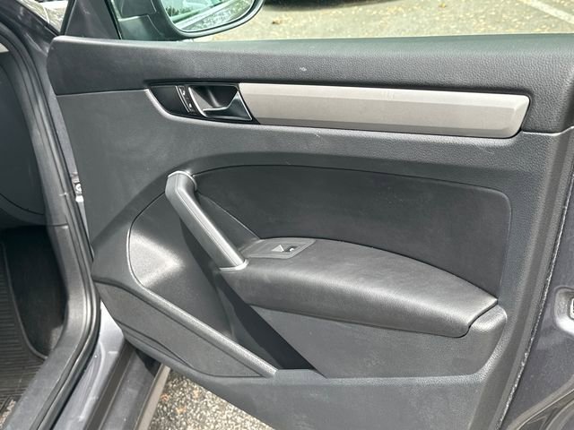 Used 2021 Volkswagen Passat 2.0T SE image 30