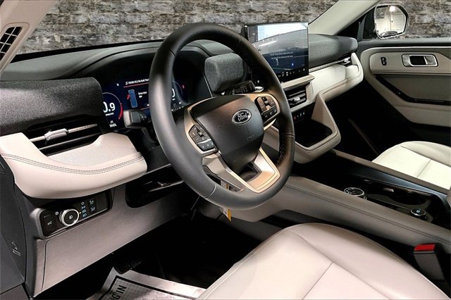 New 2026 Ford Explorer Active w/ Active Comfort Package image 7