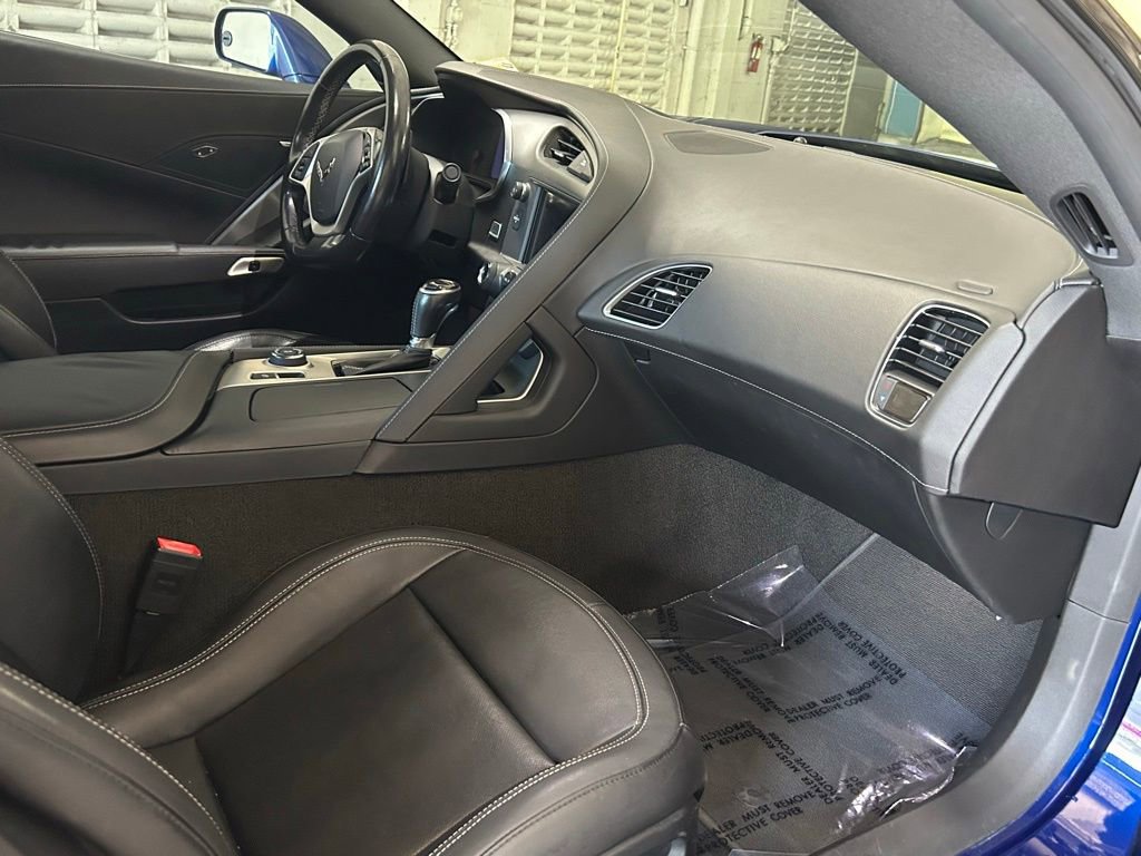 Used 2018 Chevrolet Corvette Stingray Coupe w/ Carbon Flash Badge Package RWD image 31