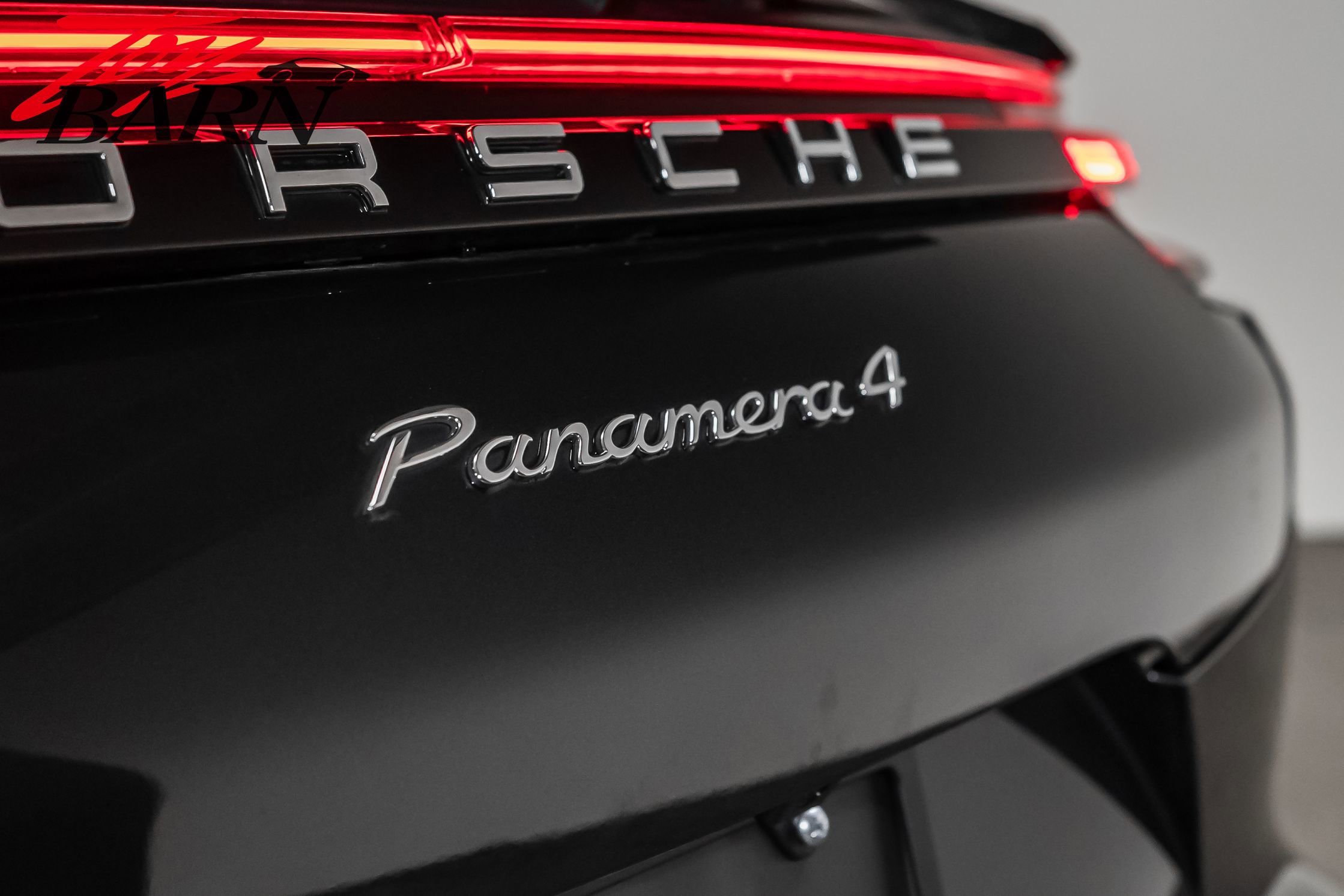 Used 2018 Porsche Panamera 4 image 14