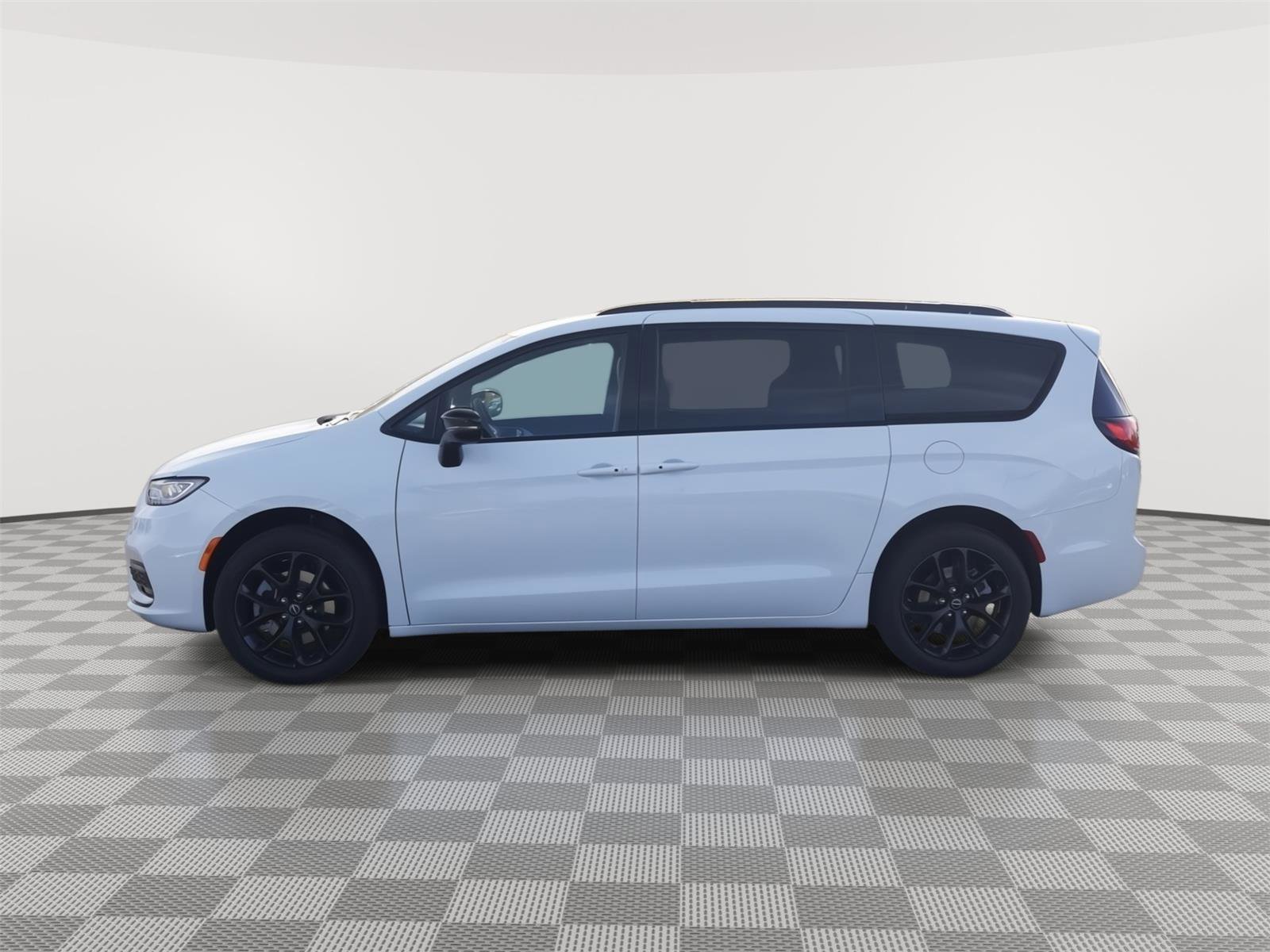 New 2026 Chrysler Pacifica Limited w/ S Appearance Package image 8