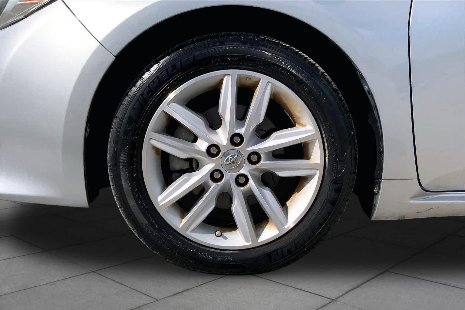 Used 2015 Toyota Avalon XLE FWD image 11