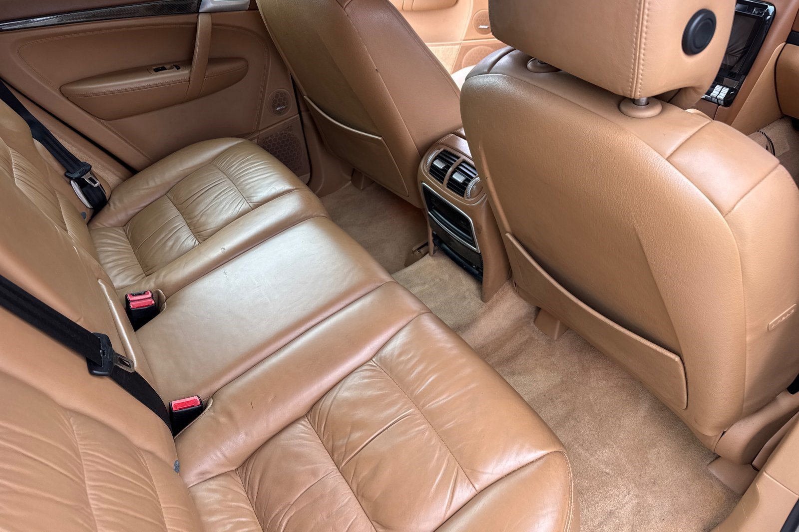Used 2004 Porsche Cayenne Turbo AWD/4WD image 32