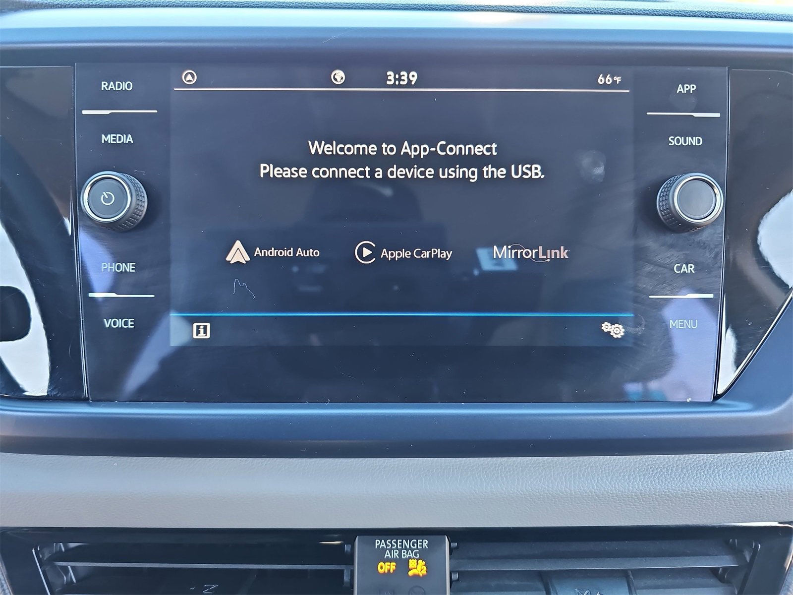 Used 2023 Volkswagen Taos SE w/ Panoramic Sunroof Package image 22